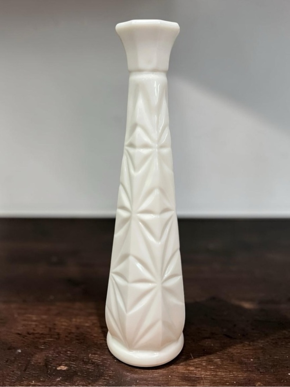 Vintage Hoosier Glass White Milk Glass 9 Inch Starburst Pattern MCM Bud Vase EUC